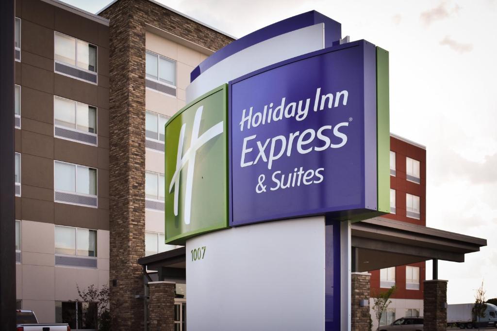 Holiday Inn Express and Suites West Memphis, an IHG Hotel image