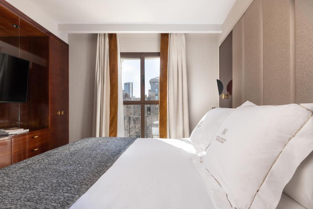 Suites Center Barcelona photo 4
