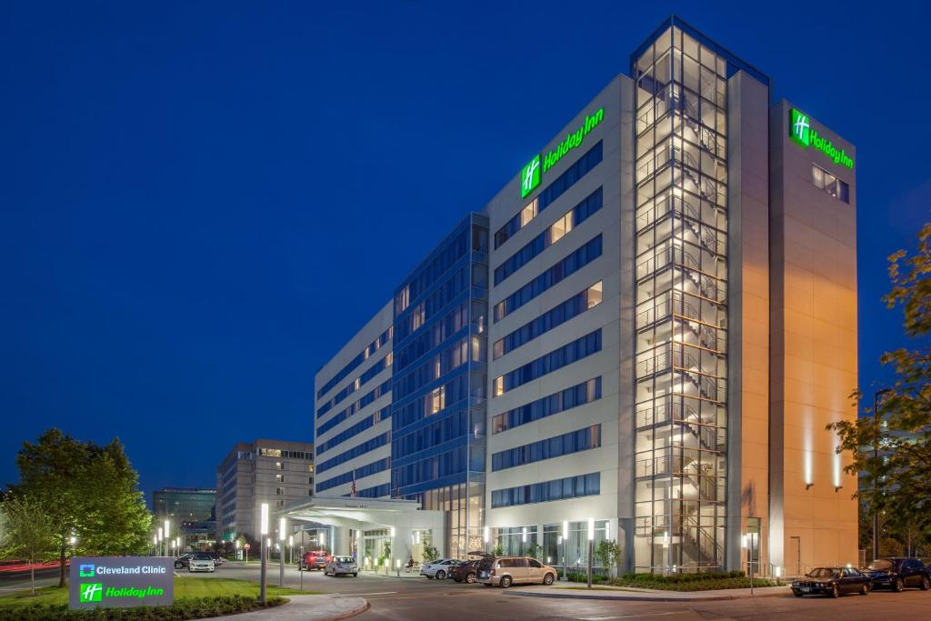 Holiday Inn Cleveland Clinic, an IHG Hotel image