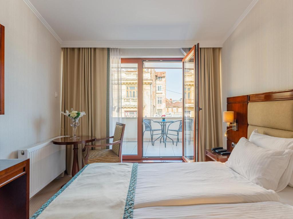 Двухместный (Улучшенный номер с балконом), Concorde Old Bucharest Hotel