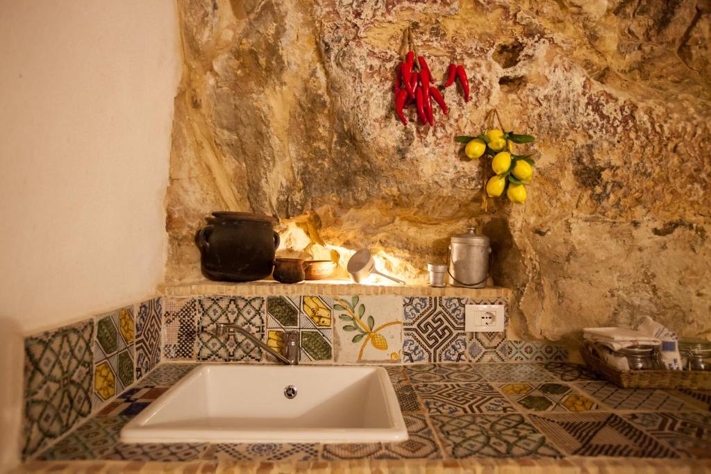 Case-grotte degli Avi, esperienza abitativa in grotta photo 1