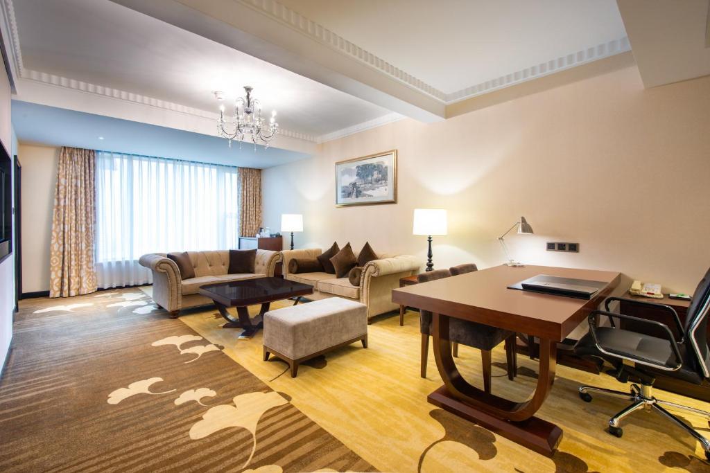 Сьюит (Представительский люкс - Для некурящих), Holiday Inn Chengdu Century City West