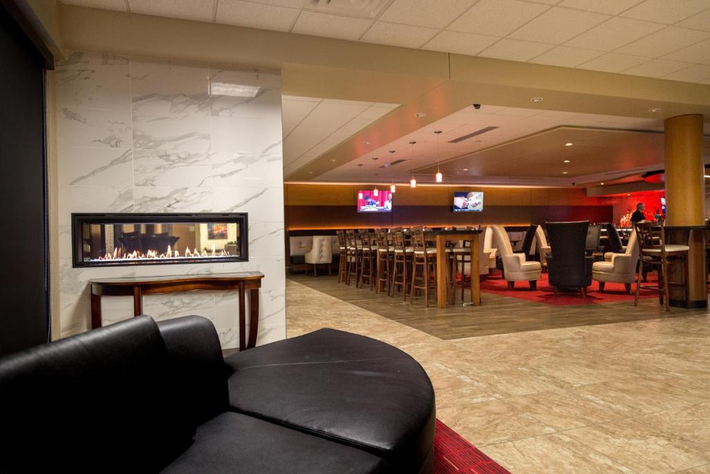 Holiday Inn Des Moines-Airport Conf Center, an IHG Hotel photo 3