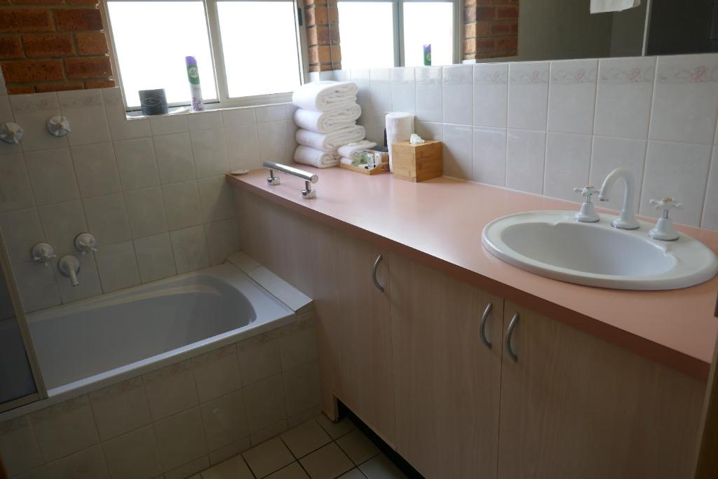 Colonial Motor Inn Bairnsdale Golden Chain Property photo 4