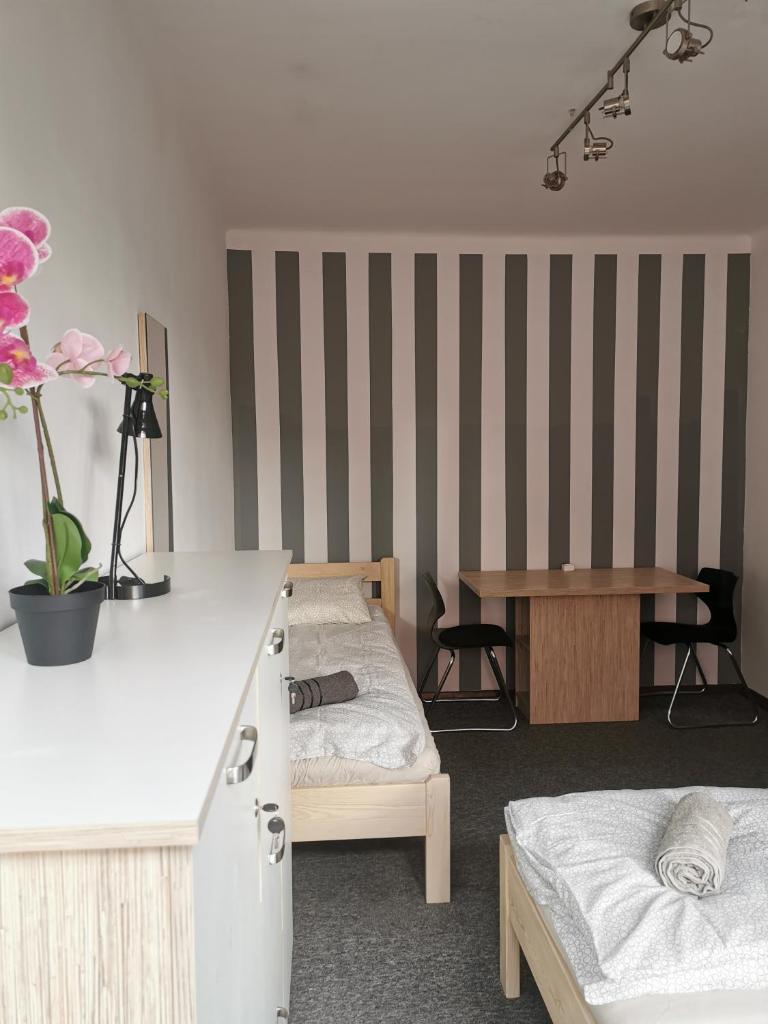 Трехместный (Трехместный номер с балконом), For rest Hostel