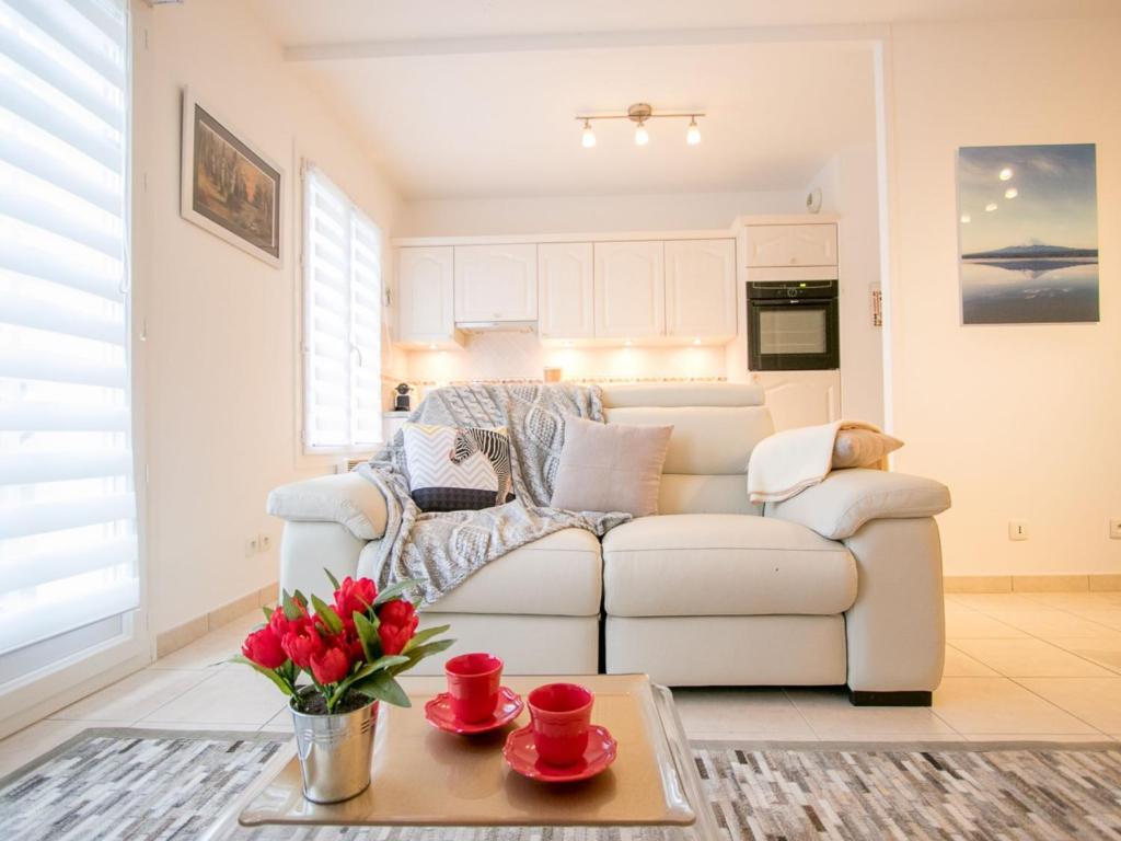 Classy Apartment in Bayeux with Heating Facility photo 1