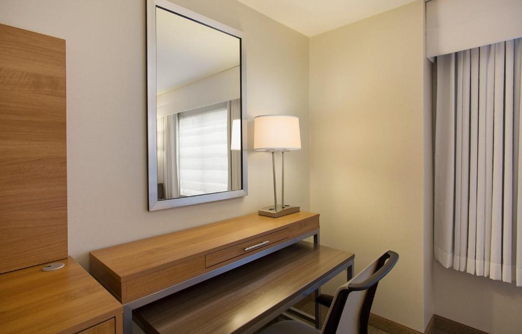 Holiday Inn Grand Rapids-Airport, an IHG Hotel photo 4