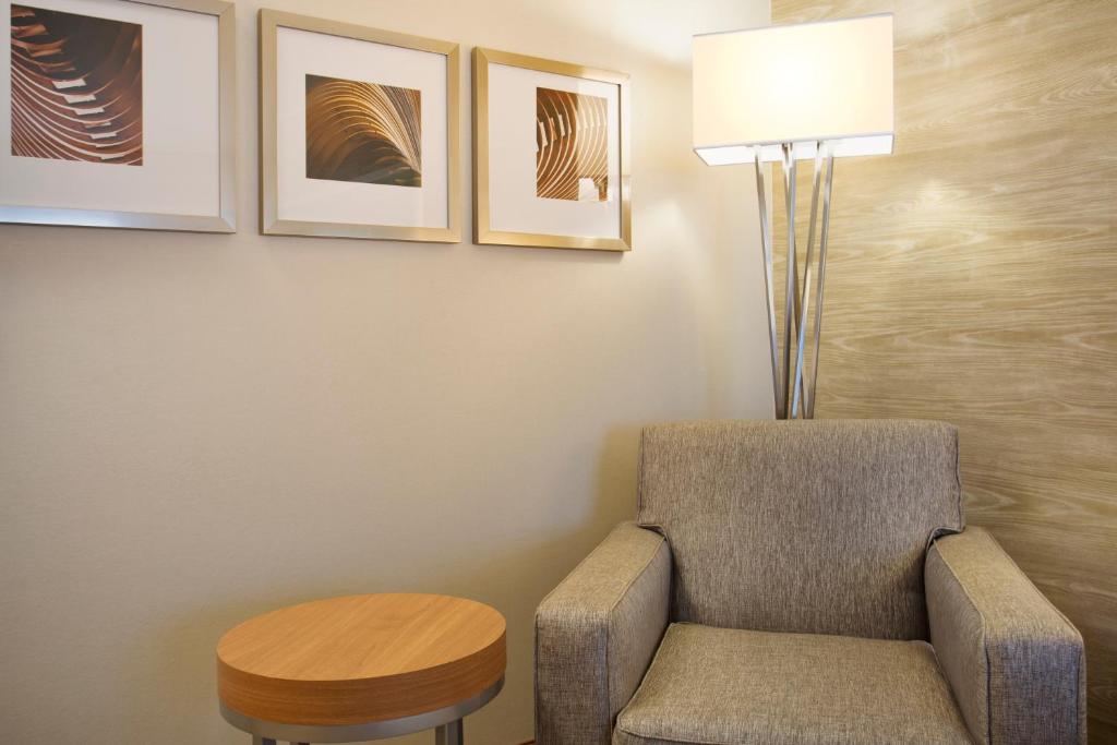 Holiday Inn Grand Rapids-Airport, an IHG Hotel photo 3