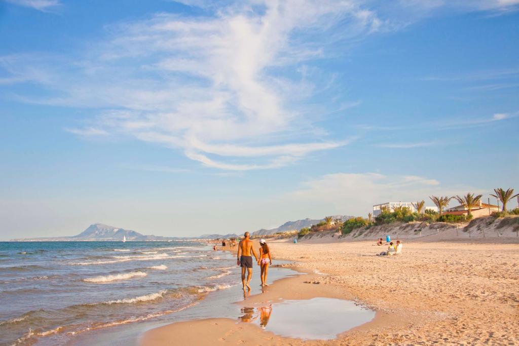 Anacasa Vora Golf II Playa Rabdells AP437 - Tap to explore photos