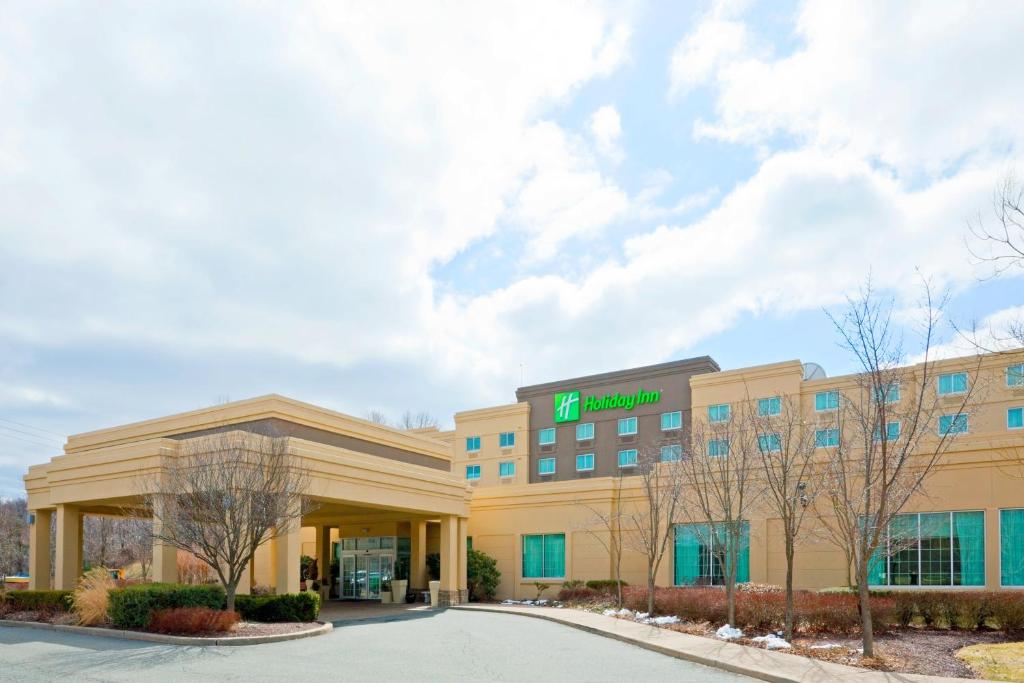 Holiday Inn Budd Lake - Rockaway Area, an IHG Hotel image