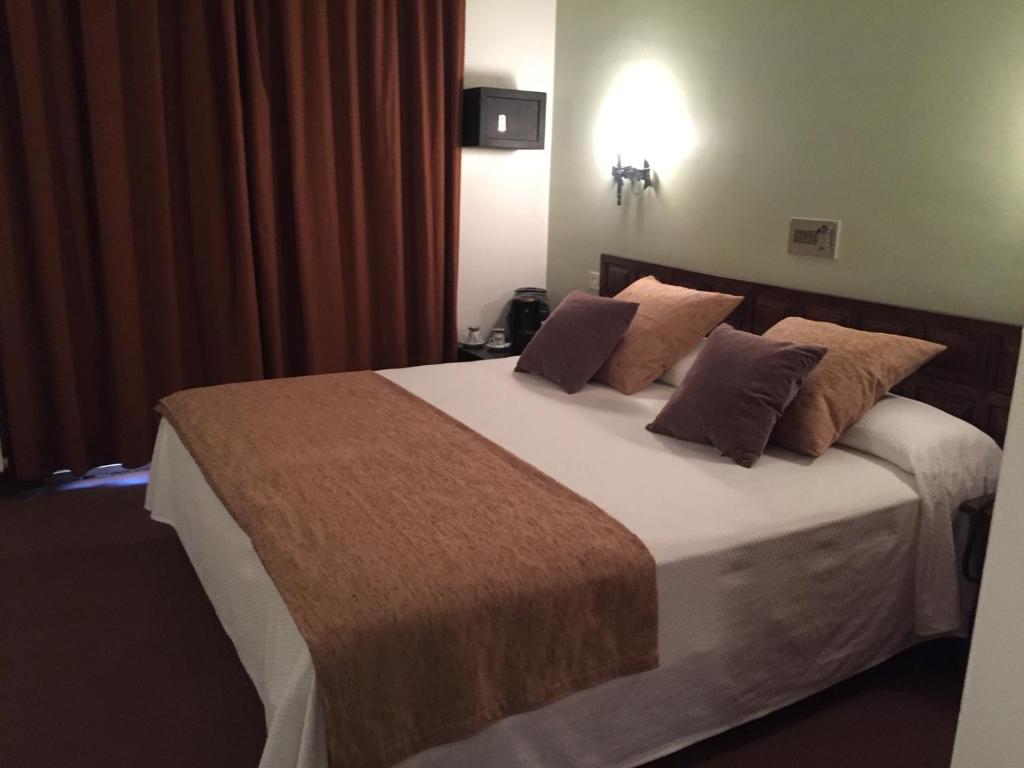 {
  "en-gb": "Hotel Folch"
} photo 3