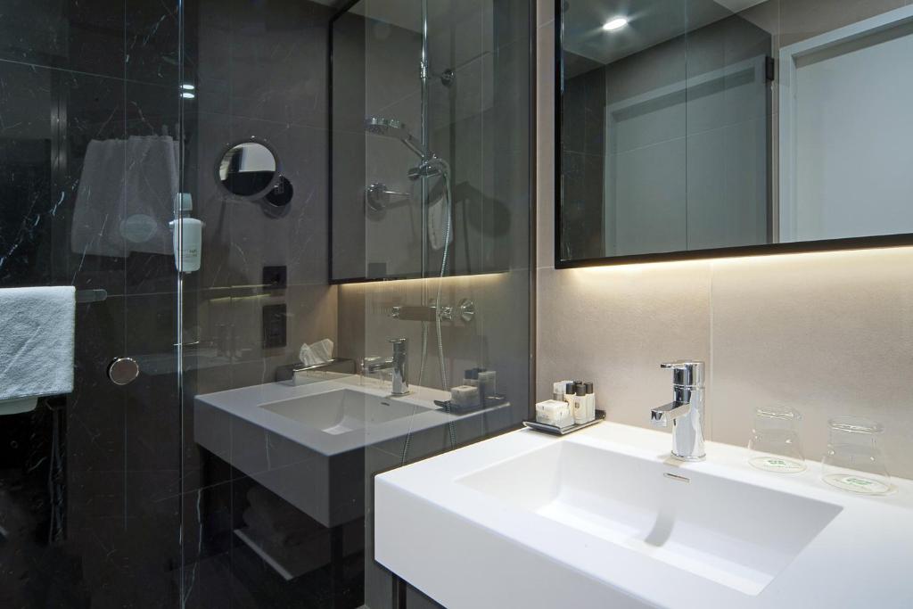 Двухместный (Представительский номер с кроватью размера «king-size»), Holiday Inn Helsinki