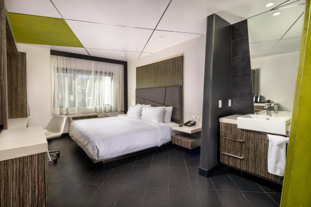 Двухместный (Номер с кроватью размера «king-size»), The Moment Hotel