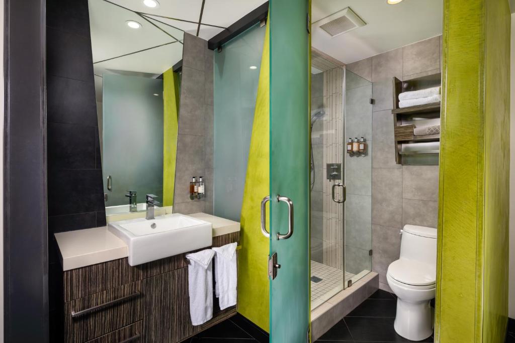 Двухместный (Номер с кроватью размера «king-size»), The Moment Hotel
