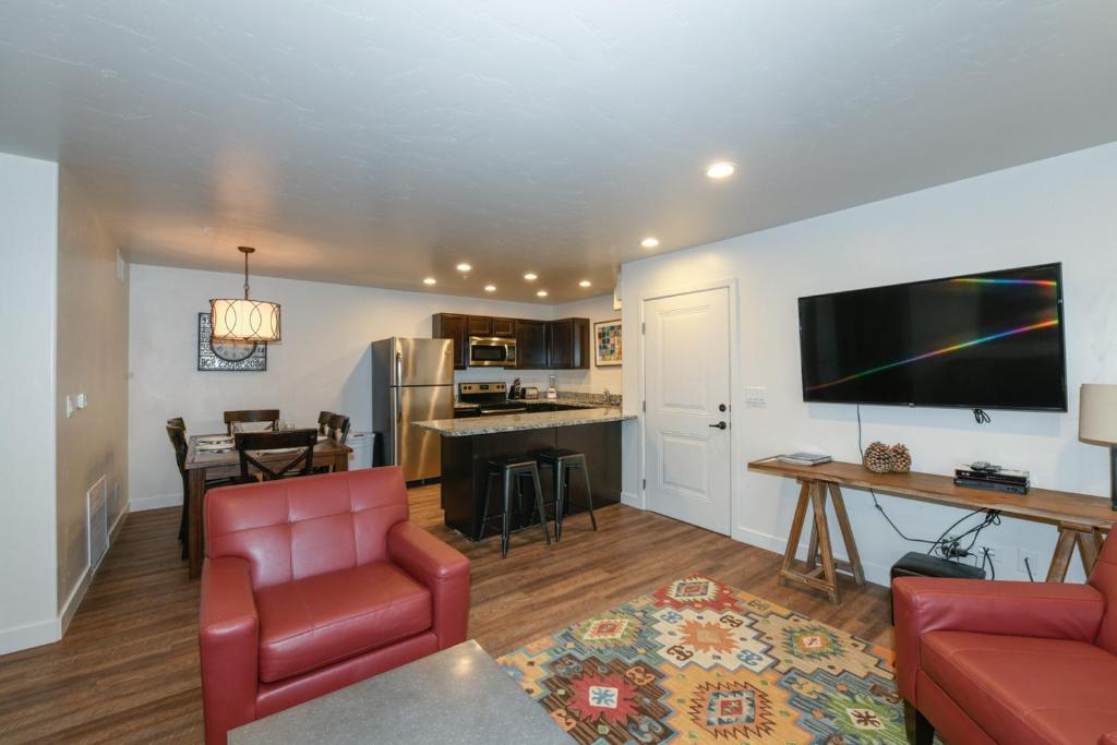 Moab Redcliff Condos Dean RE image
