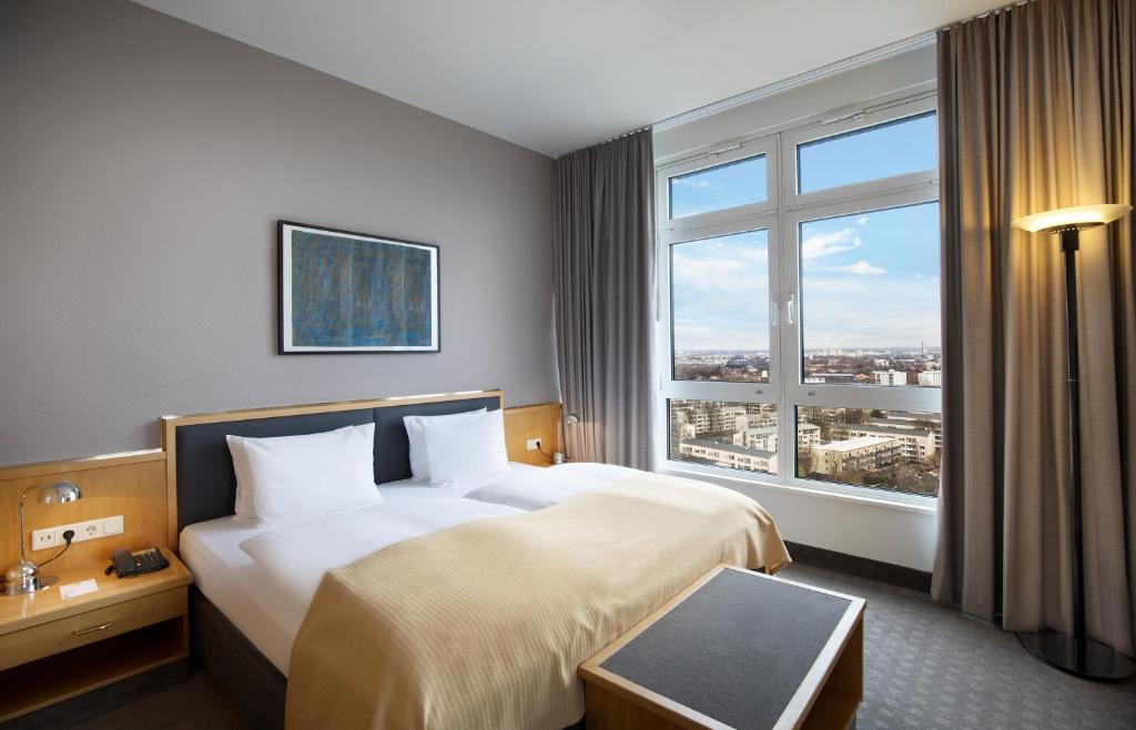 Сьюит (Люкс с кроватью размера «king-size»), Holiday Inn Hamburg