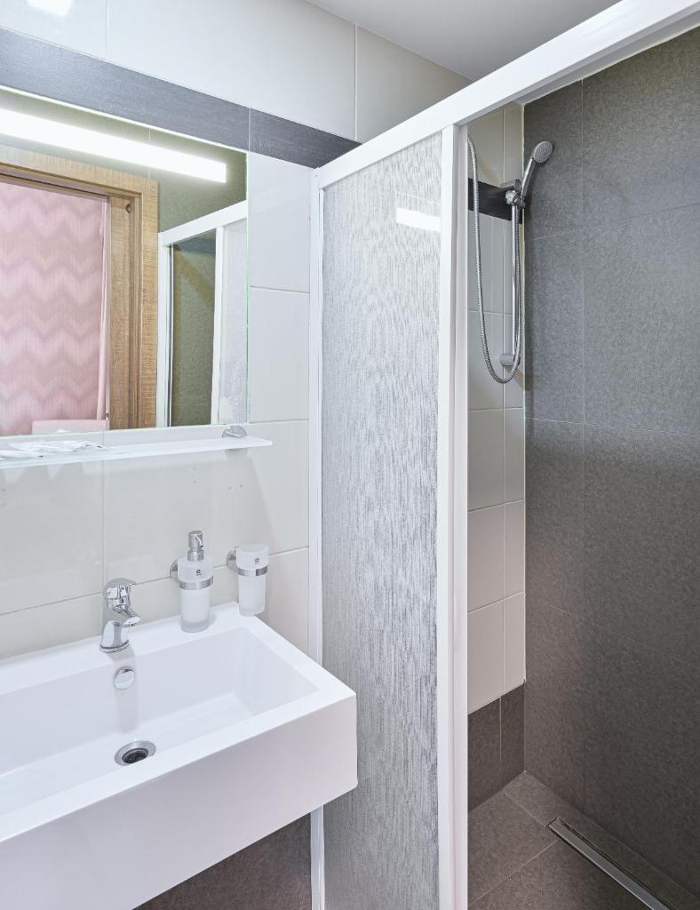 Одноместный (Одноместный номер эконом-класса без окон), Hotel Prague Star