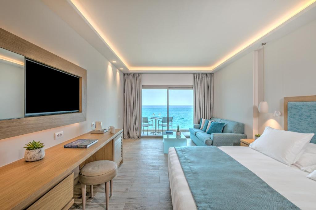 Сьюит (Полулюкс с видом на море (для 2 взрослых и 1 ребенка)), Amada Colossos Resort