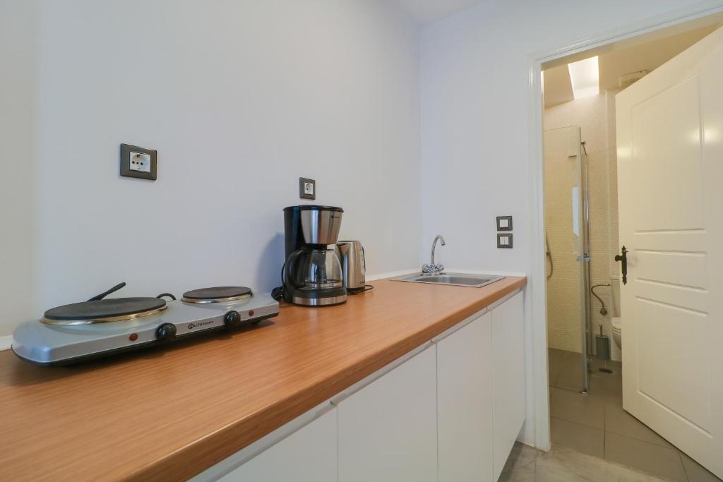Апартаменты (Апартаменты — Доступ во внутренний двор — Цокольный этаж), Athens Residence Apartments