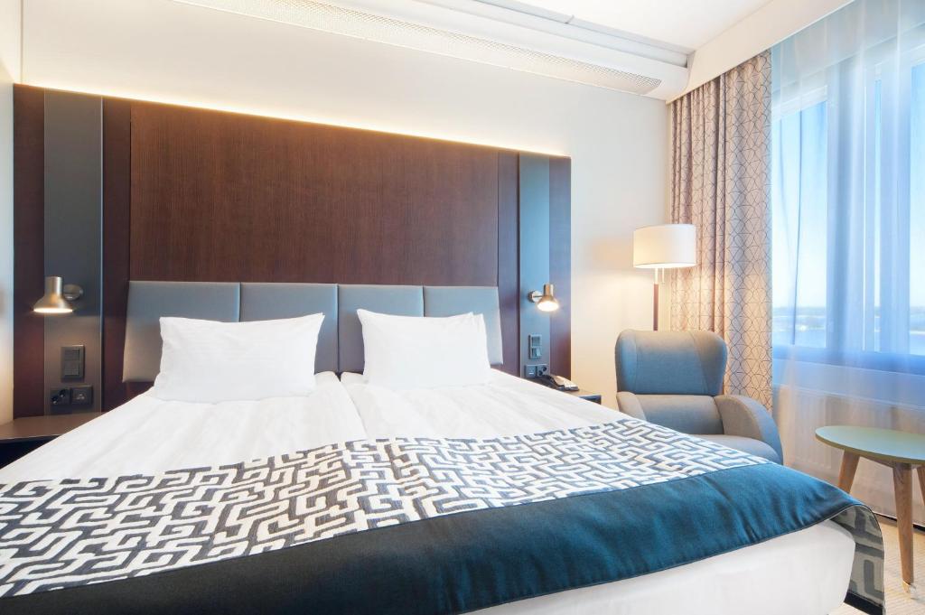 Двухместный (Представительский номер с кроватью размера «king-size»), Holiday Inn Helsinki West - Ruoholahti