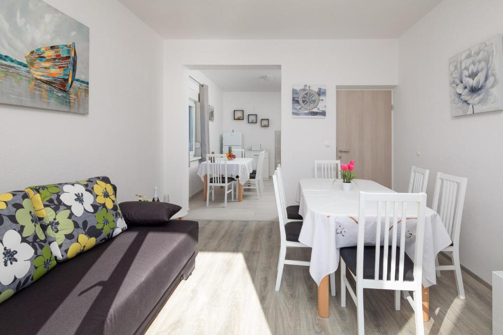 Apartments 20 meters from the beach photo 2