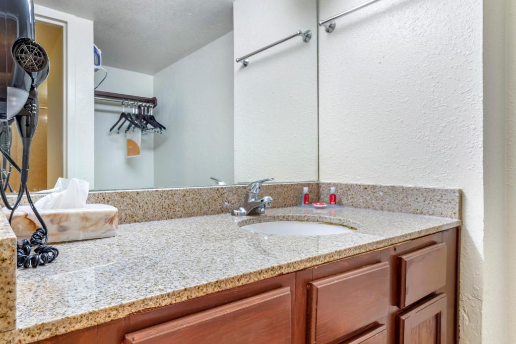 Rose City Inn & Suites photo 3