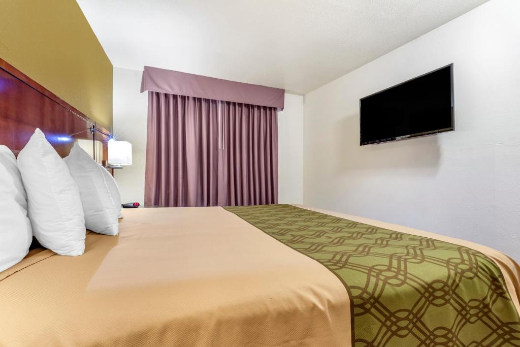 Rose City Inn & Suites photo 4