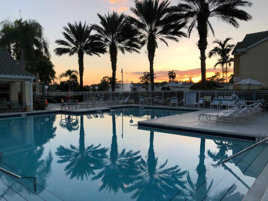 Beautiful two master bedroom condo in Fort Myers, Venetian Palms condominium image