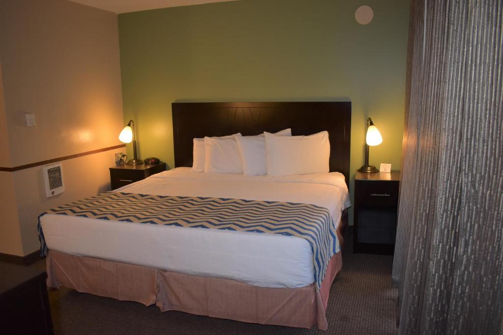 Двухместный (Номер с кроватью размера «king-size» и балконом), SureStay Hotel by Best Western Portland City Center