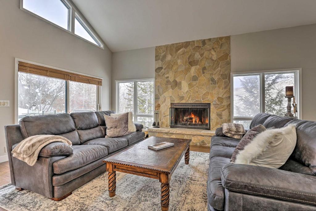 Upscale Townhome with Deck - By Beaver Creek and Vail! photo 4