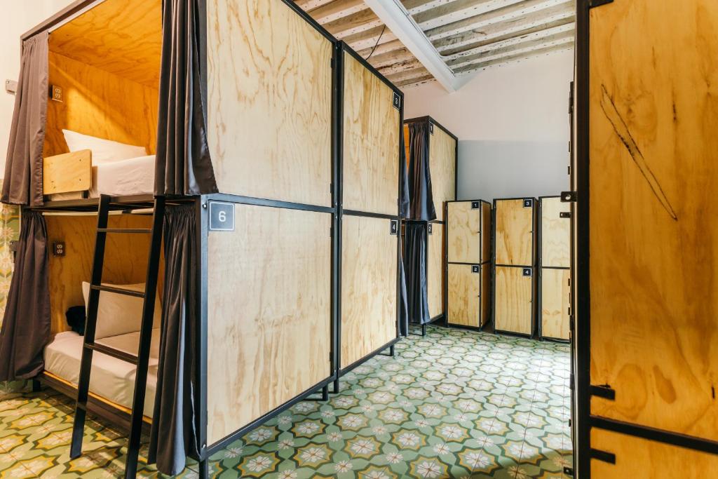 Номер (Односпальная кровать в общем номере для мужчин и женщин), CASA MX Alameda