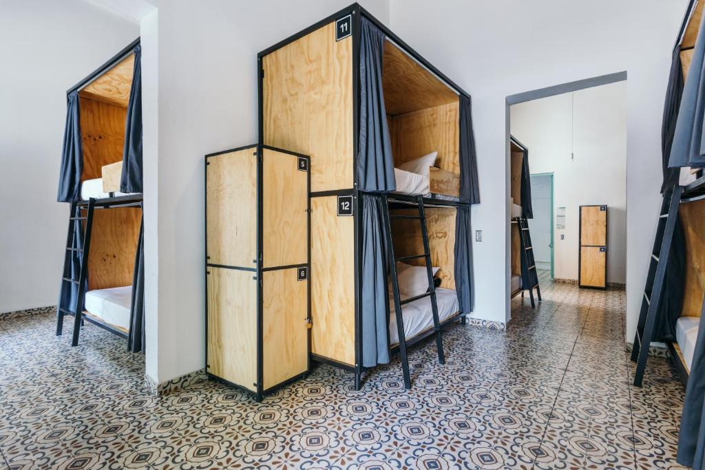 Номер (Односпальная кровать в общем номере для мужчин и женщин), CASA MX Alameda