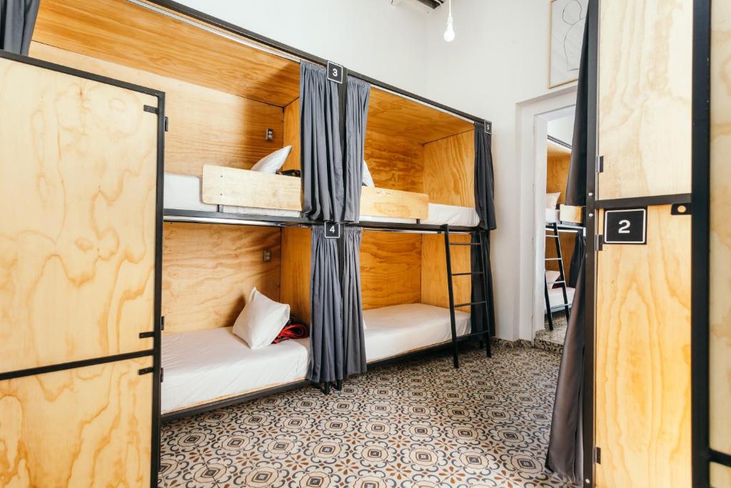 Номер (Односпальная кровать в общем номере для мужчин и женщин), CASA MX Alameda
