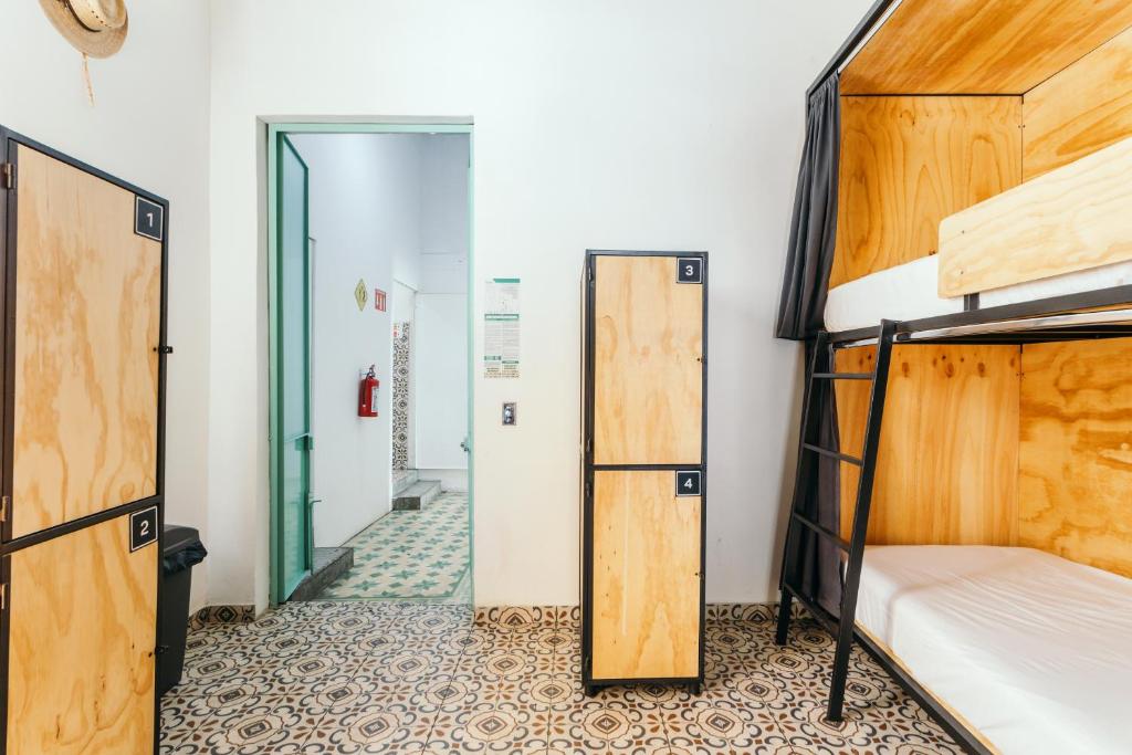 Номер (Односпальная кровать в общем номере для мужчин и женщин), CASA MX Alameda