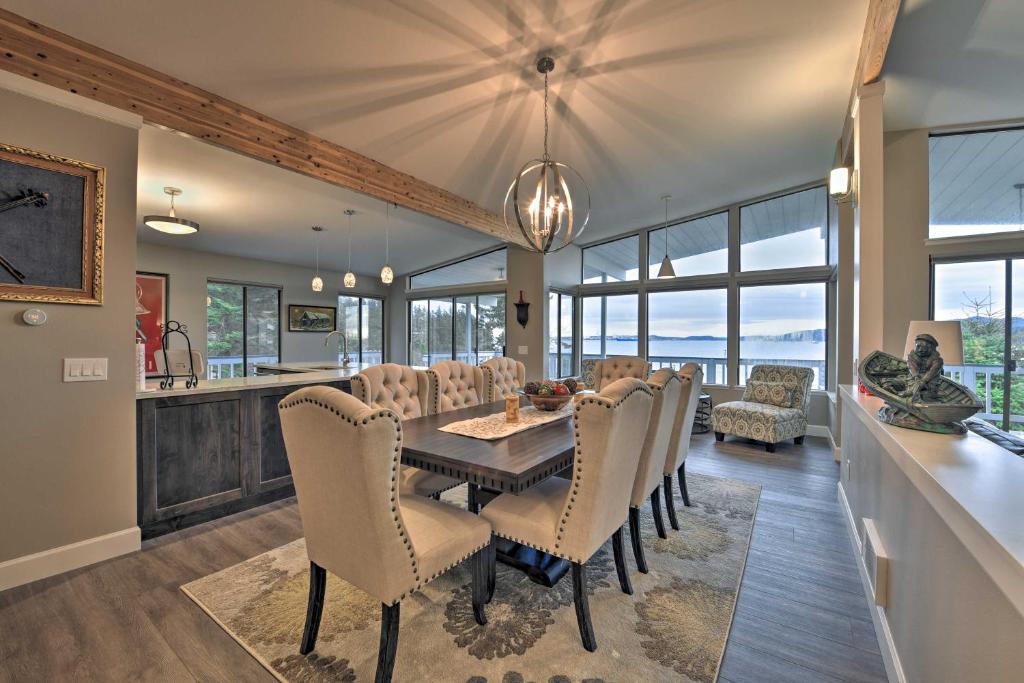 Bayfront Home - Take Ferry to the San Juan Islands photo 1
