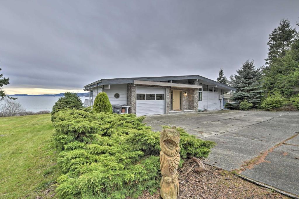 Bayfront Home - Take Ferry to the San Juan Islands photo 4