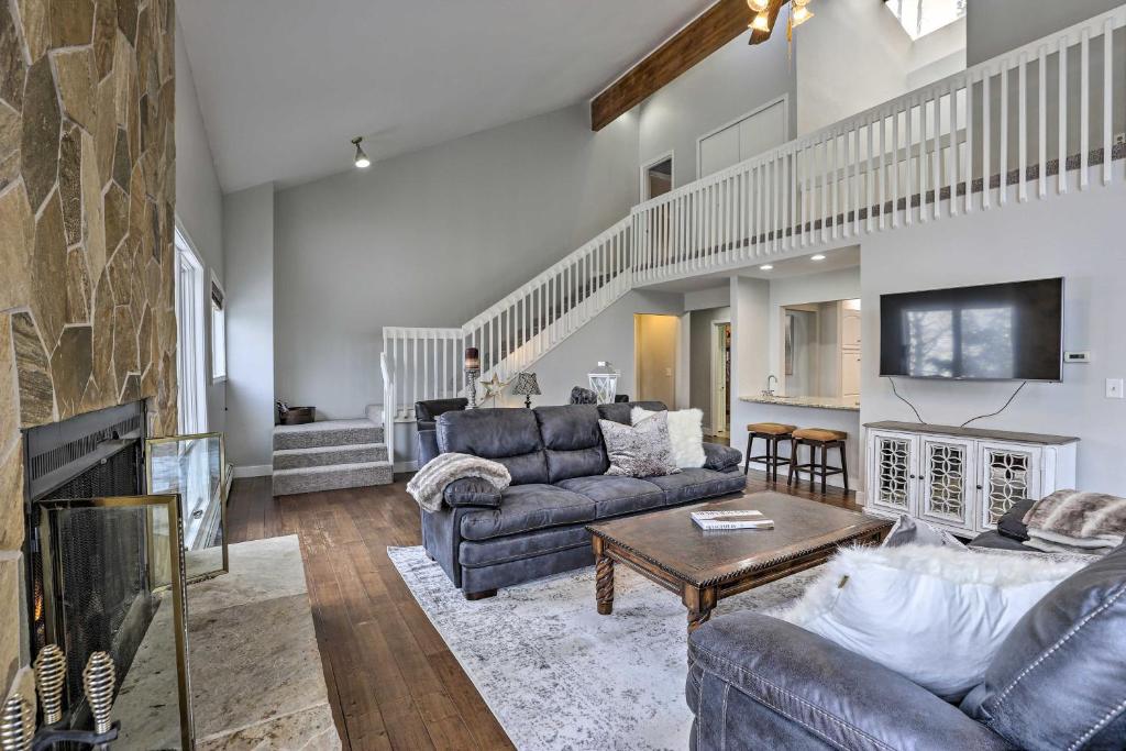 Upscale Townhome with Deck - By Beaver Creek and Vail! photo 3