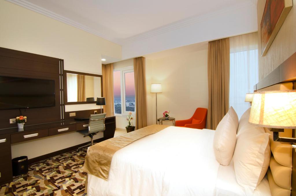 Двухместный (Двухместный номер Делюкс с 1 кроватью и балконом), Al Murooj Grand Hotel