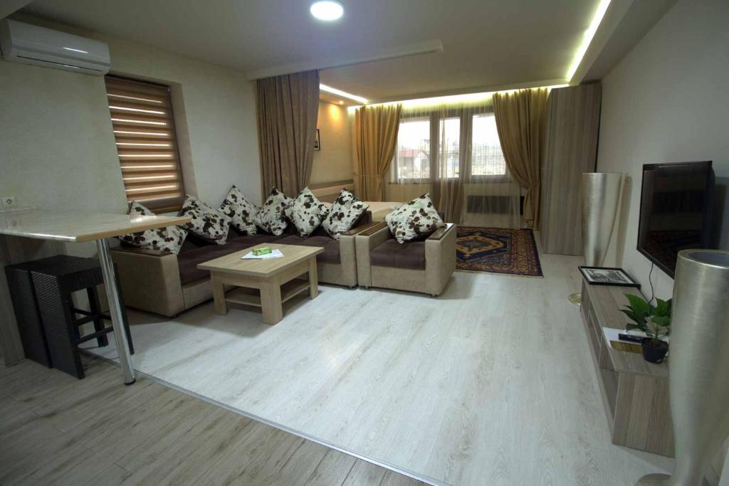 Cross Apartments and Tours photo 4