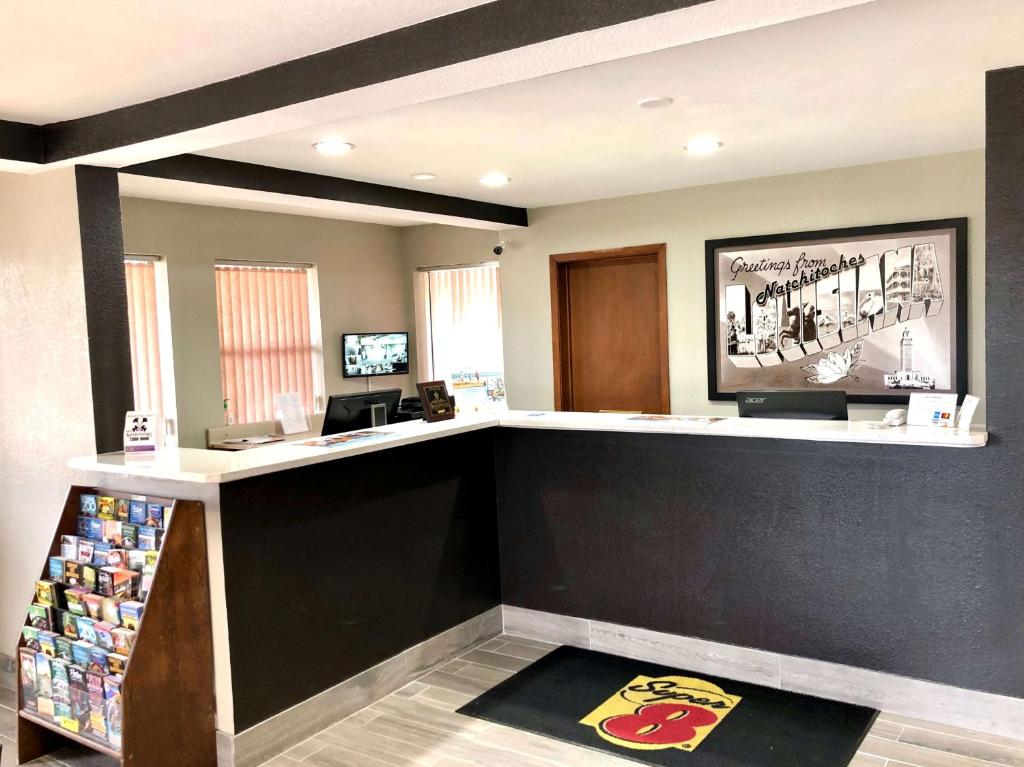 Super 8 by Wyndham Natchitoches photo 1