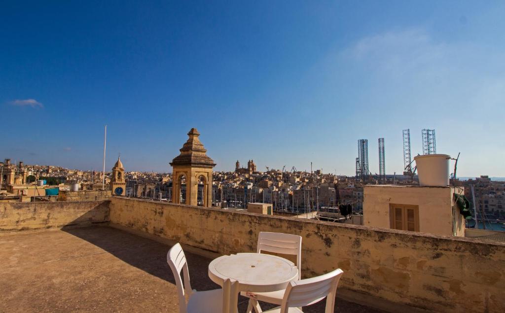 Newly renovated apartment close to Fort Saint Angelo photo 4