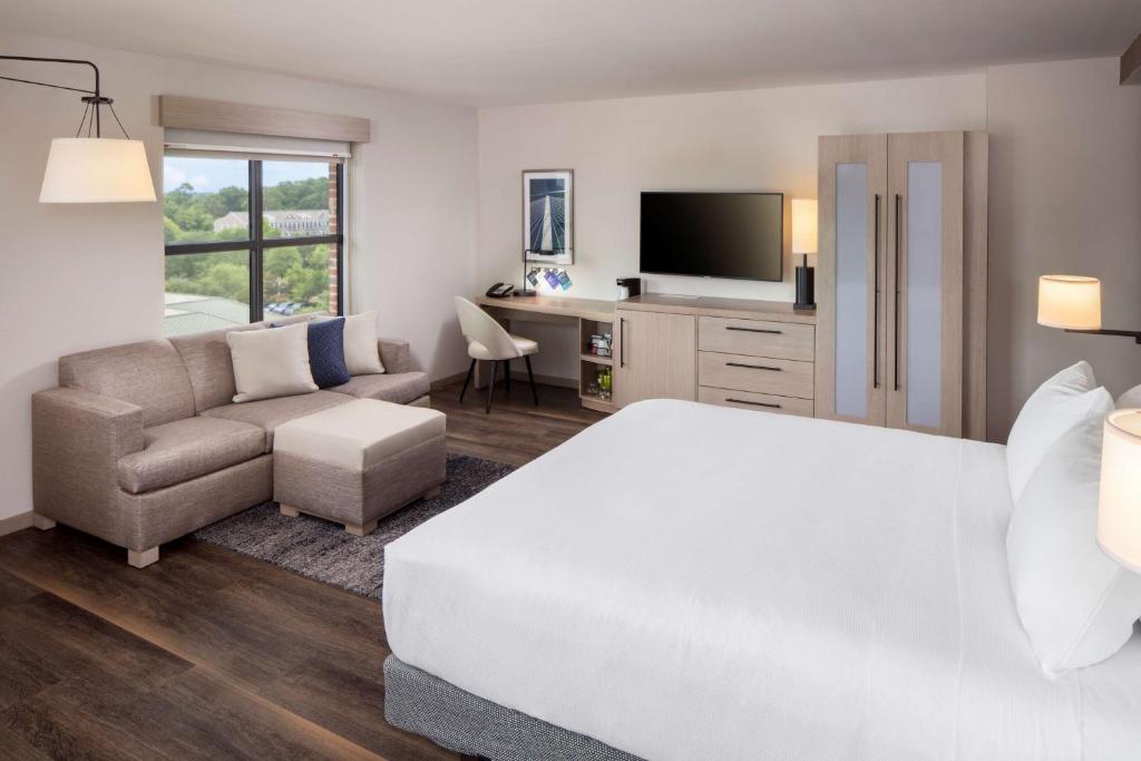 Hyatt Place Mount Pleasant Towne Centre photo 2
