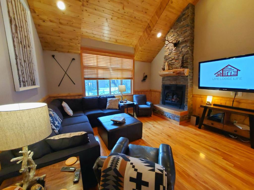Big Pines Lodge image