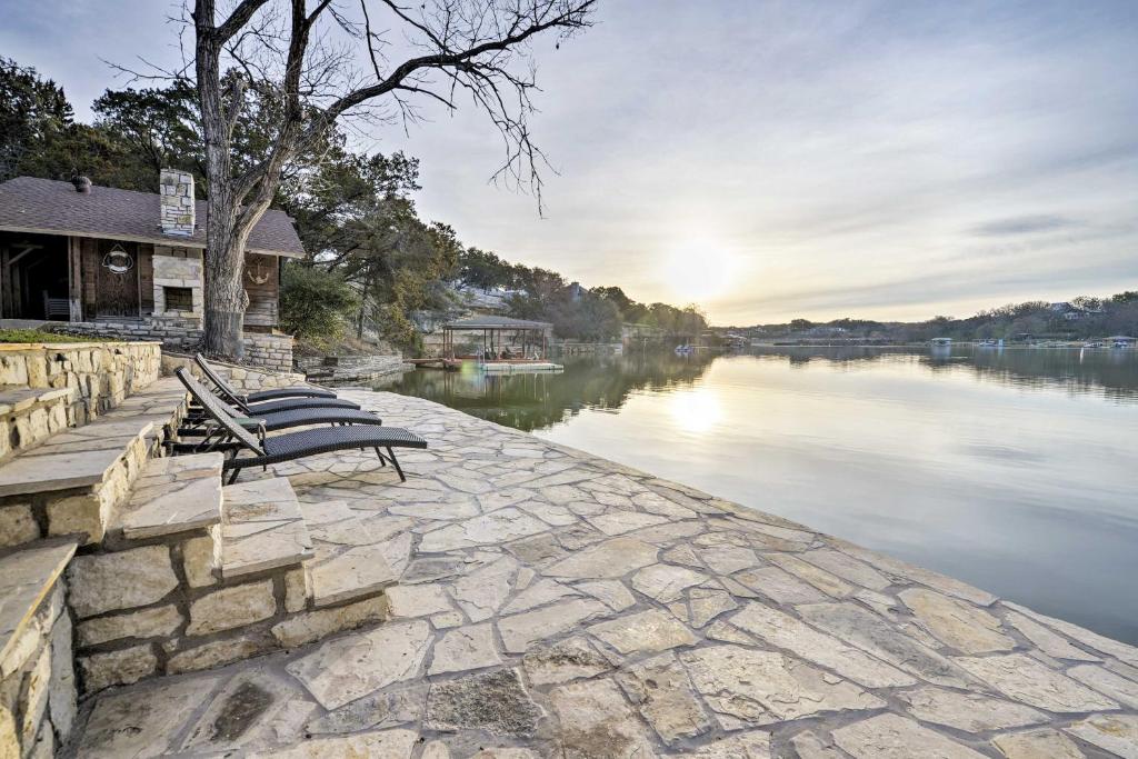 Bright n Breezy Waterfront Lake Granbury Getaway! photo 1
