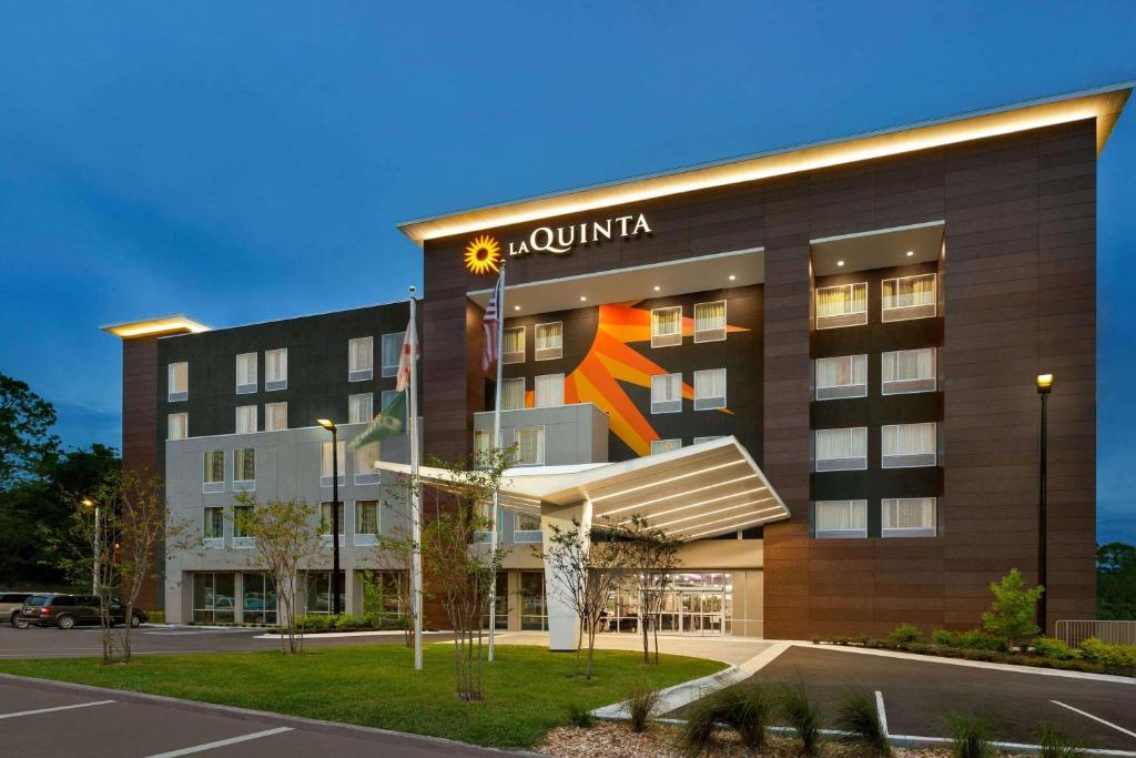 La Quinta by Wyndham Gainesville image
