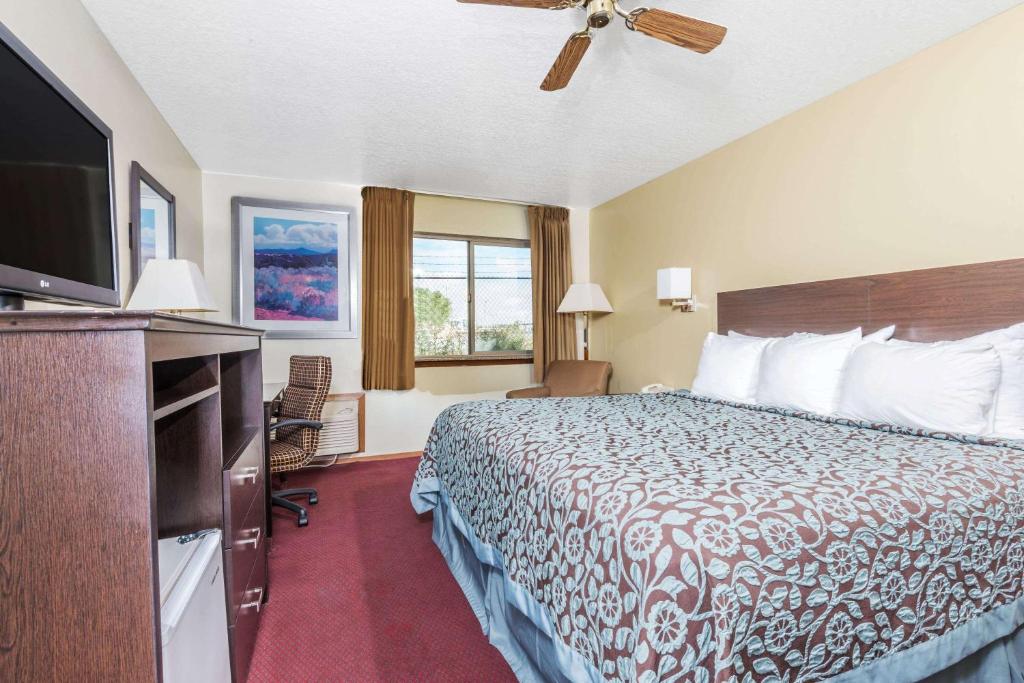 Days Inn by Wyndham Pueblo photo 4