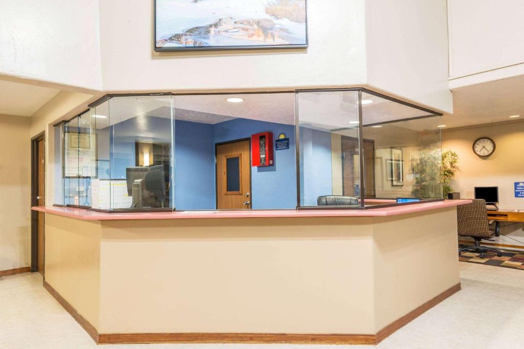 Days Inn by Wyndham Pueblo photo 1