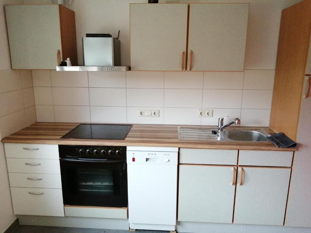 Moderne ganze Ferienwohnung 1km zum FunPark und nur 15 Minuten nach Nürnberg photo 3