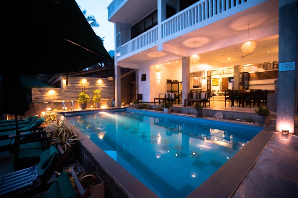 Двухместный (Spend the Day Package - (9 AM - 5 PM) - Pool use, Lunch & Evening Tea or Coffee), Seaworld Resort