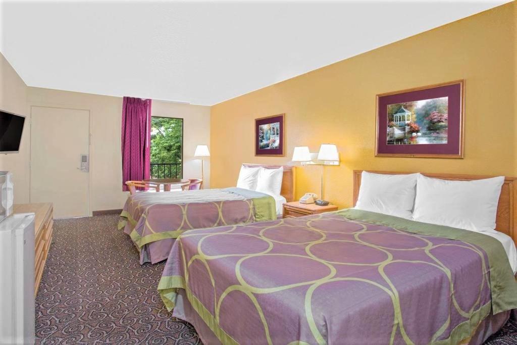 Super Inn Williamsburg photo 1